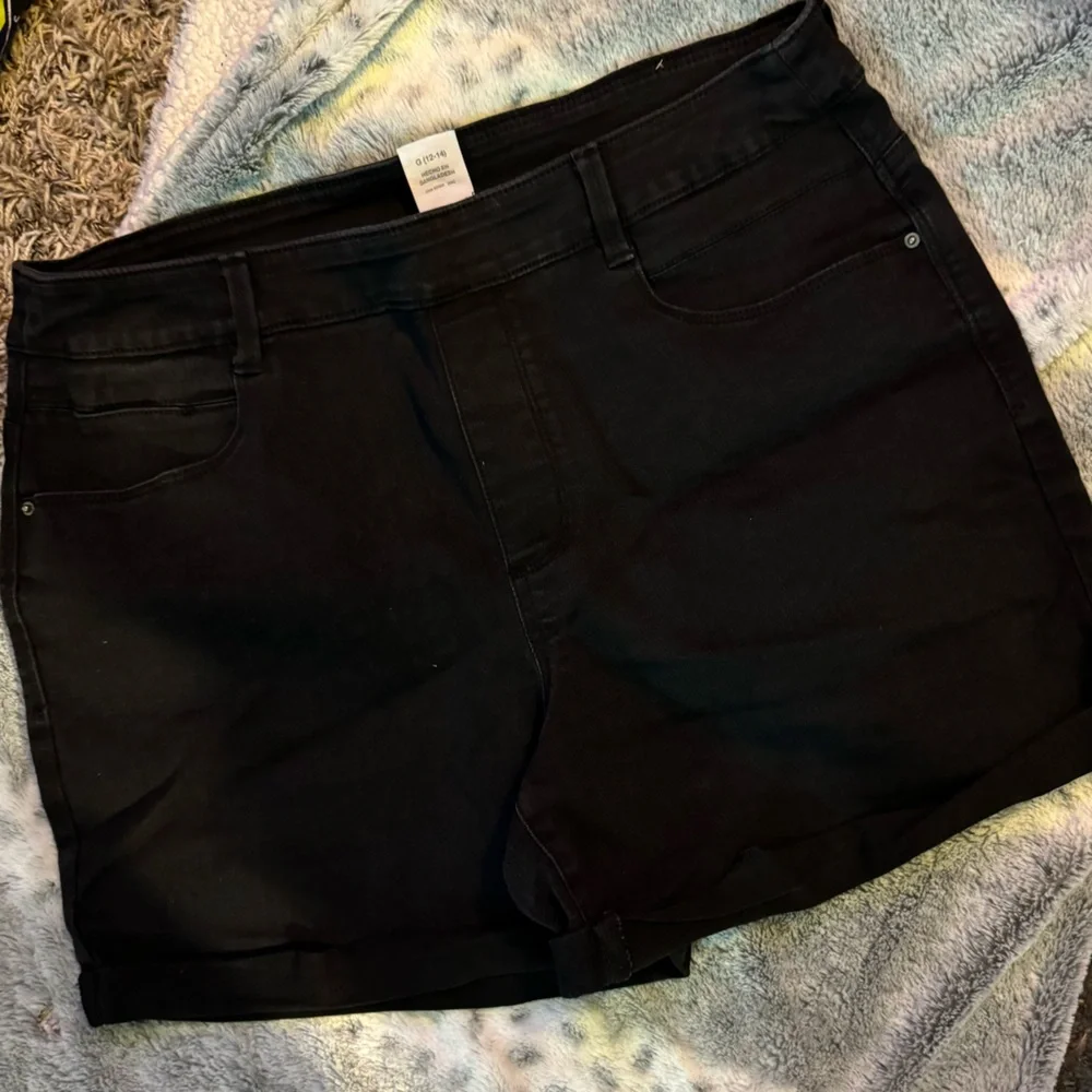 Black dressy shorts - Picture 5 of 6